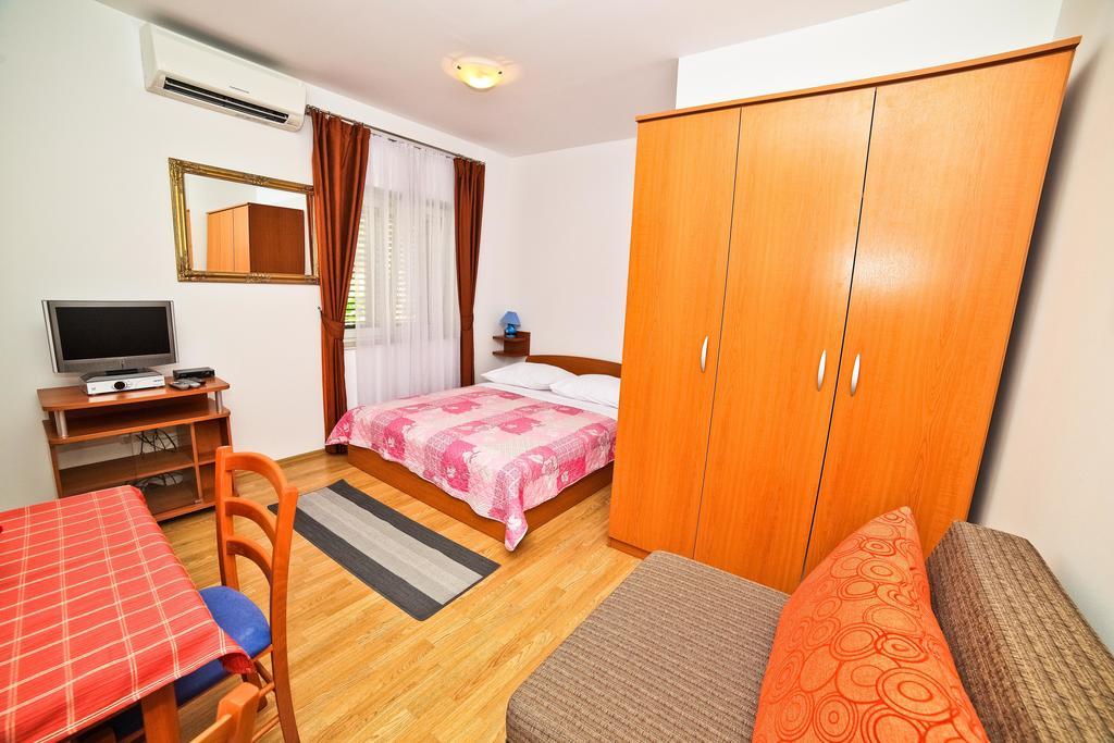 Apartments Bozikovic Podstrana Pokoj fotografie